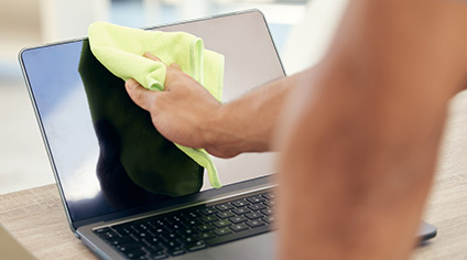 Rengøring af computer og tastatur