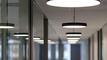 5 tips til strømbesparelse på kontoret